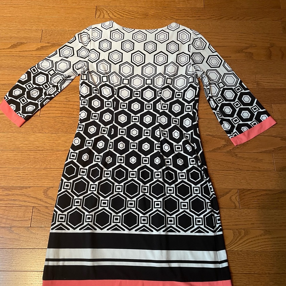 Sandra Darren dress. Size 6. Tailored in back